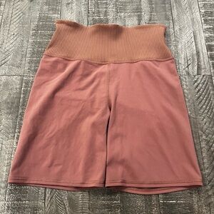 Vuori Women's Bike Shorts in Rust